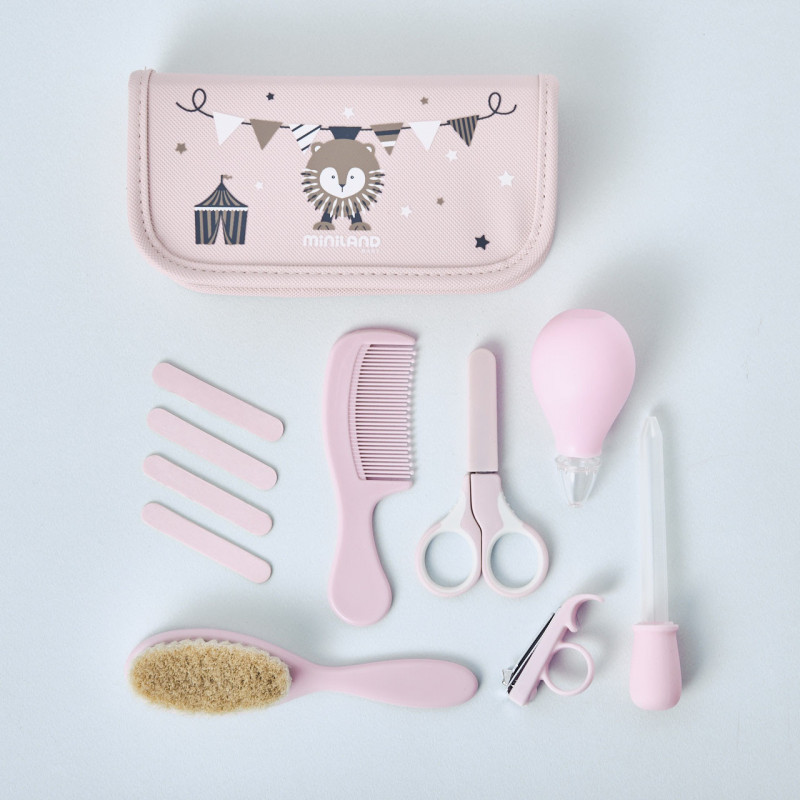Neceser para bebé rosa de Miniland Baby con kit de accesorios para la higiene y el cuidado del bebé