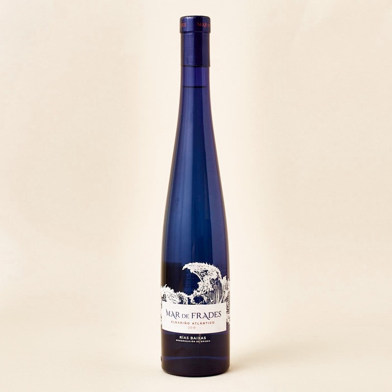 Vino blanco albariño Mar de Frades, D.O. Rías Baixas, botella de 500 ml.