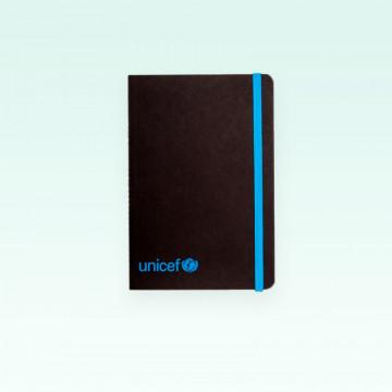 Libreta A6 UNICEF negra con goma azul